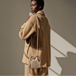 Beauty case in PU con chiusura a cordino e opzione borsa a mano color camel sesta vista