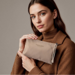 Pochette in nylon con cordino bicolore sulla zip 240 g/m2 color beige quarta vista