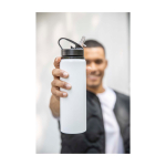 Borraccia in acciaio inox riciclato a parete singola 800ml color bianco immagine stile di vita