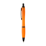 Penna in plastica riciclata con dettagli neri inchiostro nero color arancione vista laterale