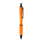 Penna in plastica riciclata con dettagli neri inchiostro nero color arancione seconda vista con laterale