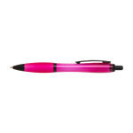 Penna in plastica riciclata con dettagli neri inchiostro nero color fucsia seconda vista frontale