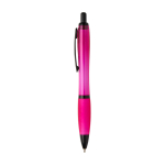 Penna in plastica riciclata con dettagli neri inchiostro nero color fucsia vista laterale