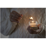 Candela aromatica in barattolo di vetro con coperchio in bambù 40g color bianco immagine stile di vita