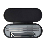 Set manicure che include tutti gli strumenti essenziali color nero seconda vista frontale