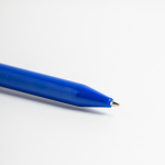 Penna in ABS riciclato con meccanismo a scatto con inchiostro blu vue 1