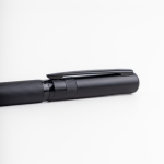 Roller metallico con cappuccio inciso e clip sottile inchiostro nero