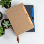 Taccuino ecologico con supporto laterale per penna A5 fogli lisci vue d'ambiance