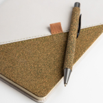 Taccuino in cotone riciclato con penna in tè verde A5 fogli lisci vue 1