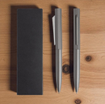 Set penna e roller in alluminio con design esagonale inchiostro nero vue d'ambiance