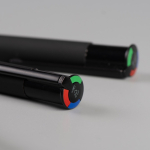Penna multifunzione in alluminio riciclato opaco con inchiostro a 4 colori