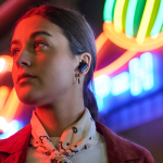 Auricolari wireless a bottone di lunga durata marca Phillips color nero settima vista