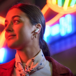 Auricolari wireless a bottone di lunga durata marca Phillips color bianco settima vista