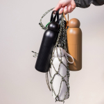 Bottiglia termica in acciaio con tappo tondo e manico 500 ml color nero quinta vista