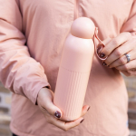 Bottiglia termica in acciaio con tappo tondo e manico 500 ml color rosa pastello quarta vista