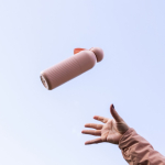 Bottiglia termica in acciaio con tappo tondo e manico 500 ml color rosa pastello quinta vista