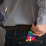 Tessera USB su misura dalla forma ultrasottile prodotta in UE color bianco  vista natura