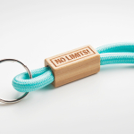 Lanyard su misura tubolare in poliestere con dettaglio in bambù quinta vista