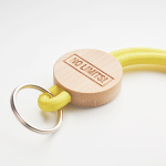 Lanyard su misura tubolare poliestere e dettaglio circolare in bambù color giallo quinta vista
