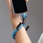 Cinturino da polso su misura ricarica smartphone e caricatore Tipo-C color azzurro ciano quinta vista
