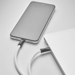 Lanyard su misura regolabile per smartphone con caricatore Tipo-C color bianco