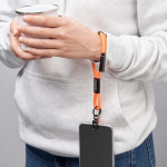 Lanyard su misura smartphone a cordino corto con caricatore Tipo-C color arancione