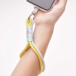 Doppio cordino smartphone su misura con patch personalizzabile color giallo