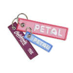 Etichetta poliestere ricamata su misura con anello portachiavi color fucsia ottava vista