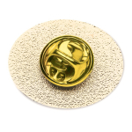 Pin metallico ovale su misura personalizzabile a stampa integrale color nude terza vista