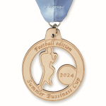Medaglia in legno personalizzabile su misura con nastro cucito a V color bianco quinta vista