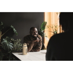 Bottiglia in vetro borosilicato con custodia in silicone 600 ml color beige seconda vista ambiente