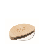 Tagliapizza rotondo con manico in bambù e protezione color legno vista area di stampa