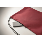 Sacca zaino con cordini in RPET con tasca laterale e cerniera color bordò quinta vista fotografica