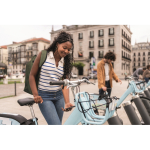 Zaino roll top RPET per laptop con tasca laterale elastica 15'' color verde militare seconda vista ambiente