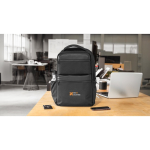 Zaino organizer idrorepellente con tasche 23 L 17,3” vista ambiente