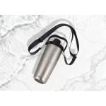 Borraccia termica in acciaio inox riciclato con cordino 600 ml color argento vista ambiente