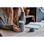 Bicchiere termico da viaggio in vetro con custodia in silicone Black & Blum 340 ml color grigio vista ambiente 2