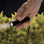 Torcia ricaricabile ecologica compatta con cordino 1W 500 mAh color nero vista ambiente