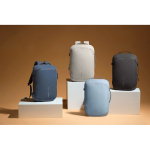 Zaino urbano sottile per laptop e capacità 15 L Bobby Air 16” color blu vista ambiente