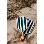 Set da pickleball con racchette in legno e pallina per giocare color blu mare vista ambiente