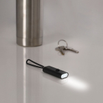 Torcia in alluminio riciclato con 3 LED e manico in silicone vista ambiente