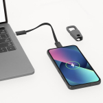 Cavo di ricarica e dati USB-C 60W con moschettone in plastica quarta vista