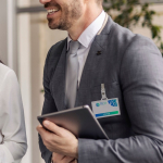 Portabadge orizzontale con clip metallica e chiusura rimovibile quarta vista