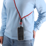 Lanyard porta smartphone in poliestere RPET con cavo di ricarica integrato vista ambiente