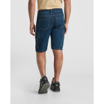 Bermuda in denim di cotone unisex con tasche multiuso 370 g/m² Roly color blu alice quarta vista d'uso