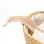 Borsa in paglia con fodera in cotone e manici lunghi in pelle sintetica color naturale vista dettaglio 2