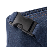 Borsa frigo in tessuto denim con interno isotermico e manico con fibbia color blu alice vista dettaglio 1