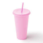 Bicchiere riutilizzabile in plastica riciclata con coperchio e cannuccia 710ml color rosa prima vista d'uso