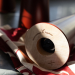 Macinino grande conico in legno di faggio Sagaform color rosso scuro quarta vista