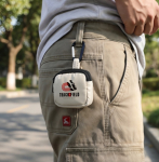 Custodia per auricolari con moschettone e chiusura a zip color beige sesta vista